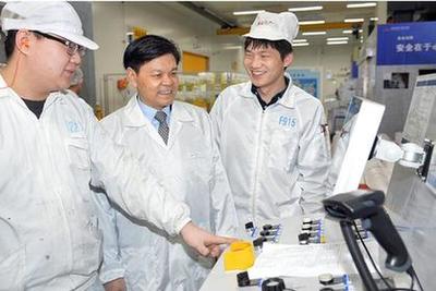 崔根良 以匠心連通世界，用善行點亮人心——記第六屆全國道德模范候選人、技術交流的踐行者