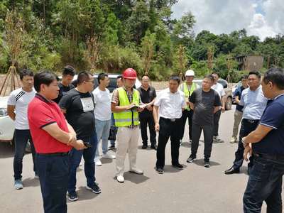 邱明實地調研入城大道、三江大道及勐烈河景觀提升改造工程建設工作