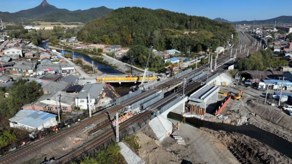 節日我在崗丨濱綏鐵路整改工程建設全力推進